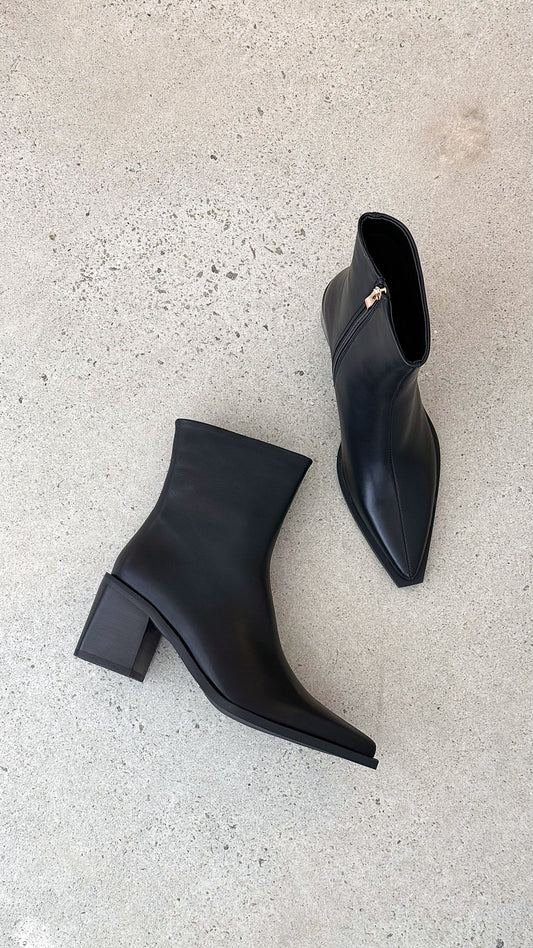 Leanora Boots - Black
